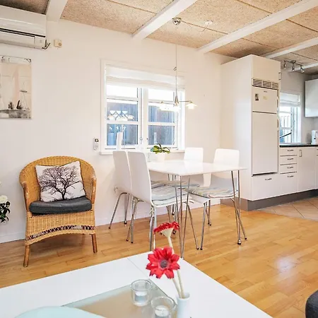 6 Person In * Skagen